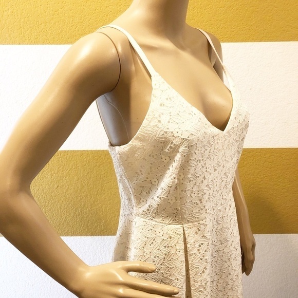 NEW The Vanity Room ivory lace dress - Picture 4 of 9
